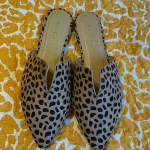 Size 7 pointed toe leopard mules